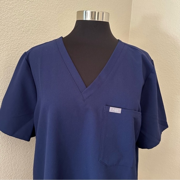 FIGS Catarina One-Pocket Scrub Top TM Navy PO1252 - Picture 6 of 14